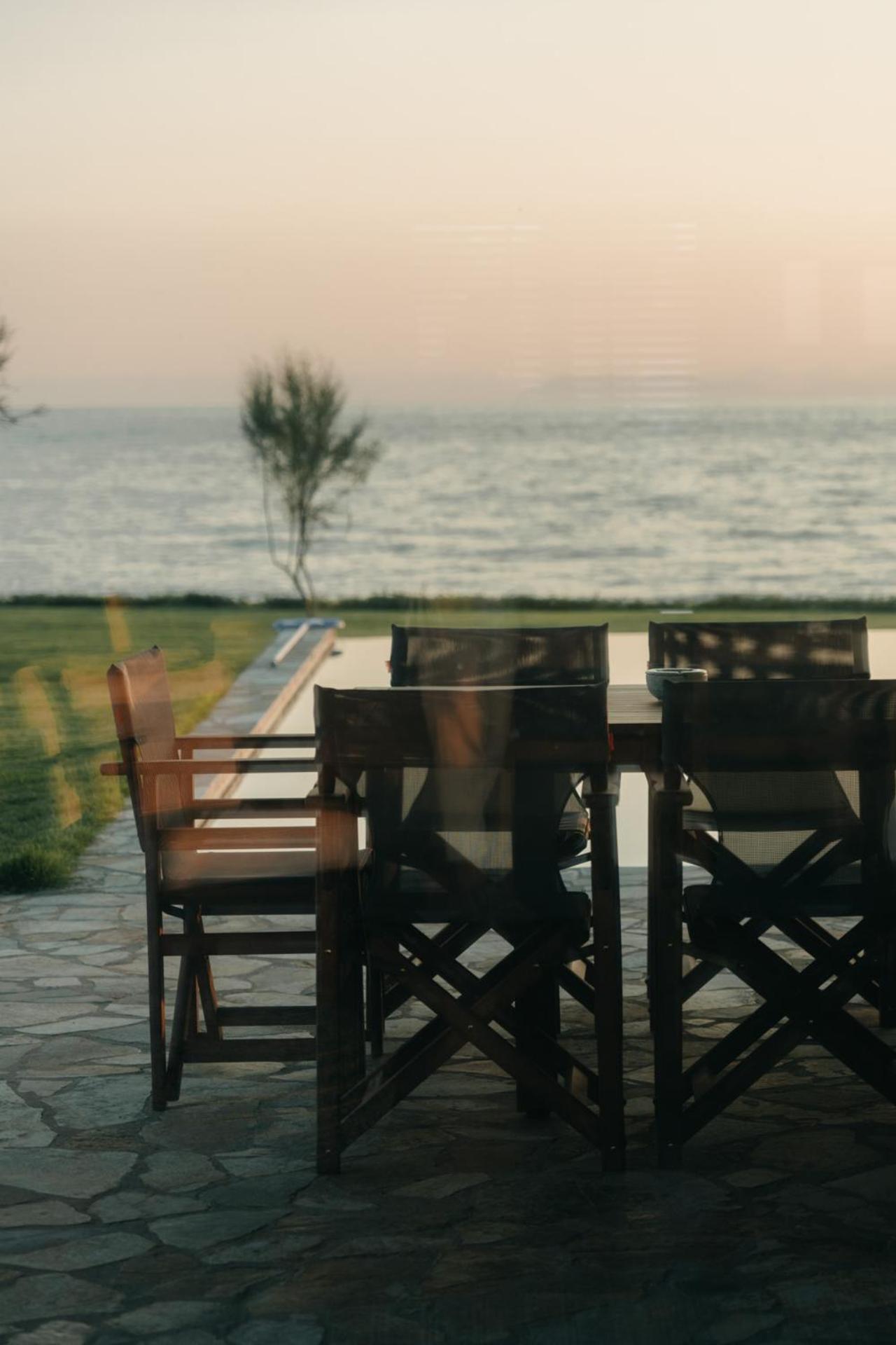 Real Life Homes Luxurious Seafront Villas Each With Their Own Private Pools Korakochori Экстерьер фото