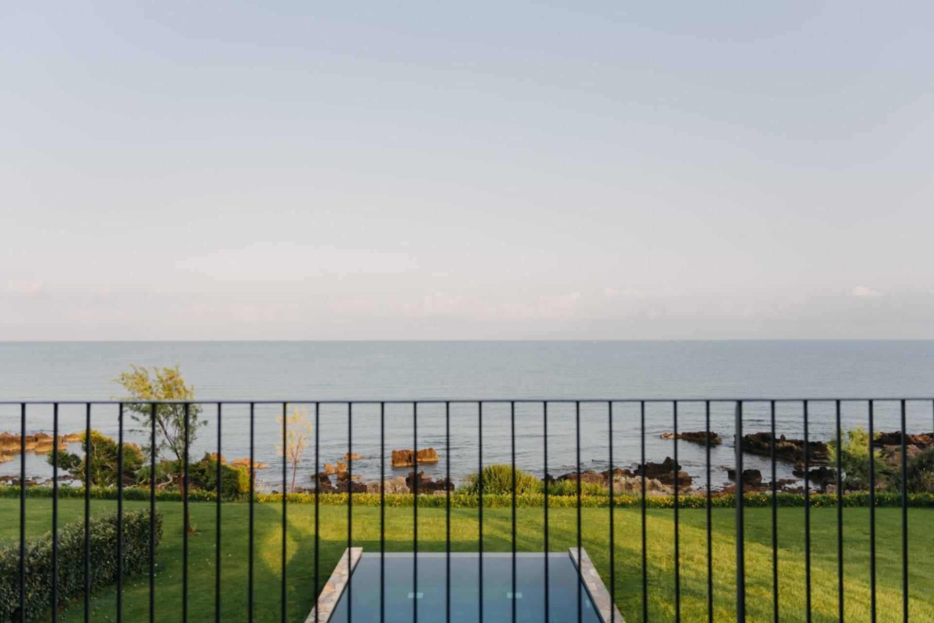 Real Life Homes Luxurious Seafront Villas Each With Their Own Private Pools Korakochori Экстерьер фото